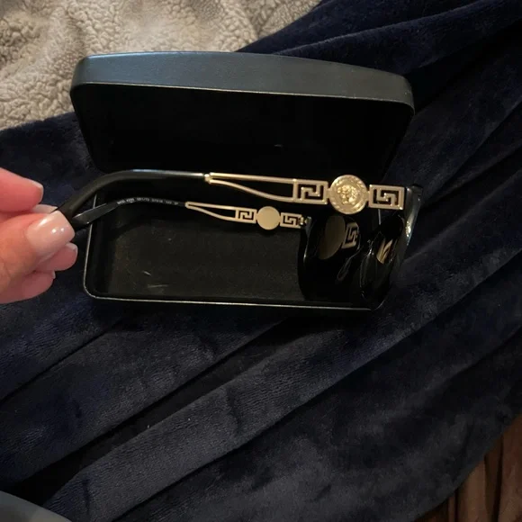 Versace Black and Gold Women's Sunglasses - Picture 6 of 7